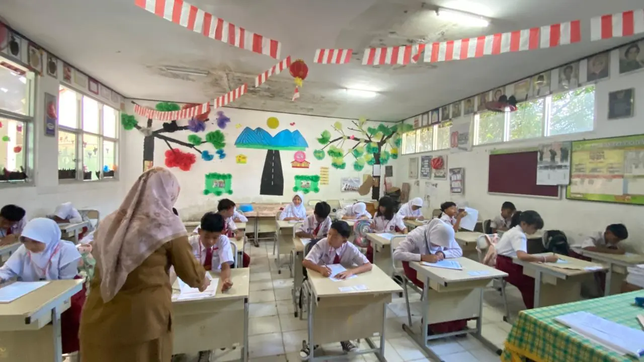 Pengawasan Ujian Kelas oleh Wali Kelas